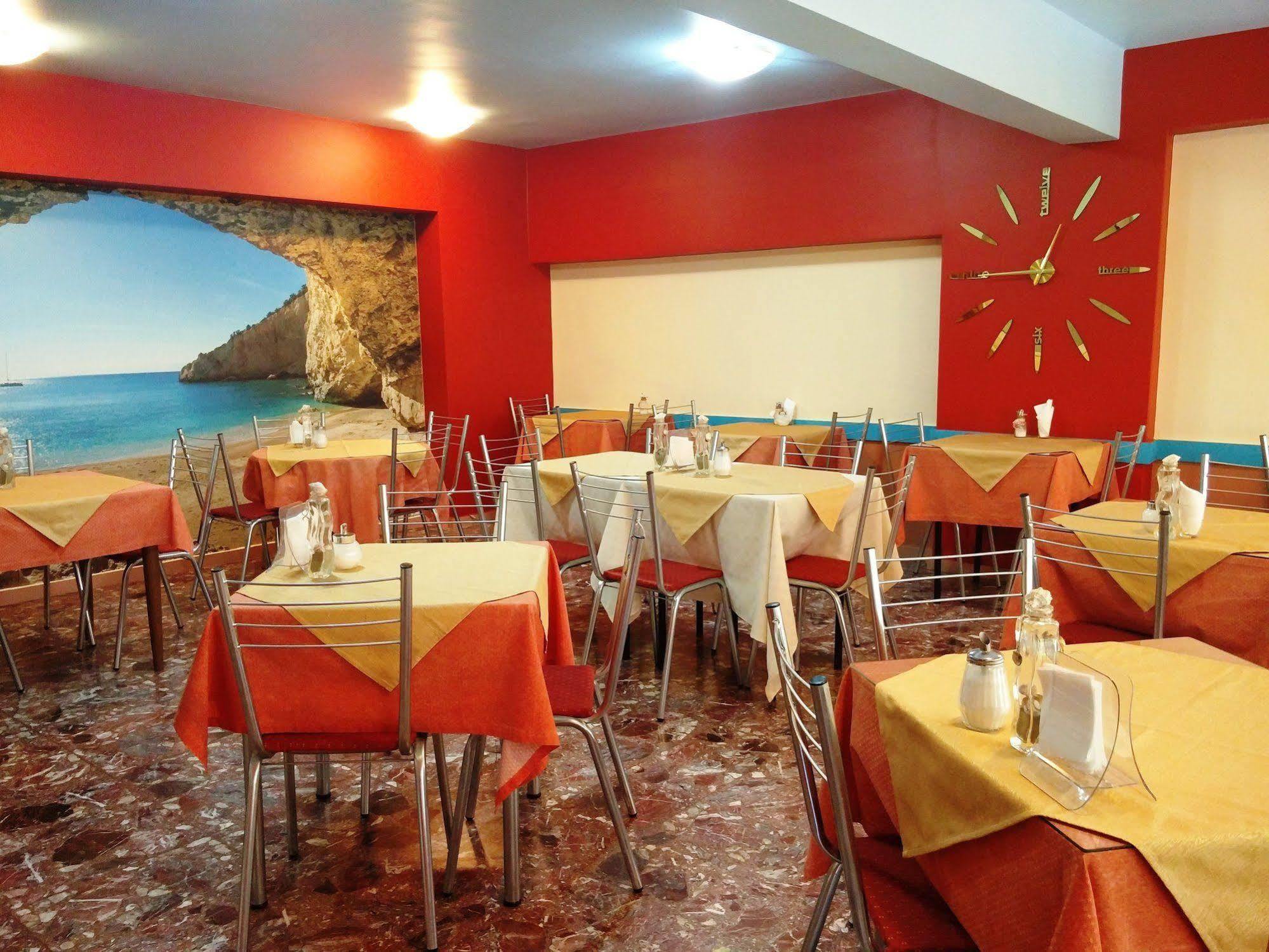 אתונה Vienna Hotel מראה חיצוני תמונה