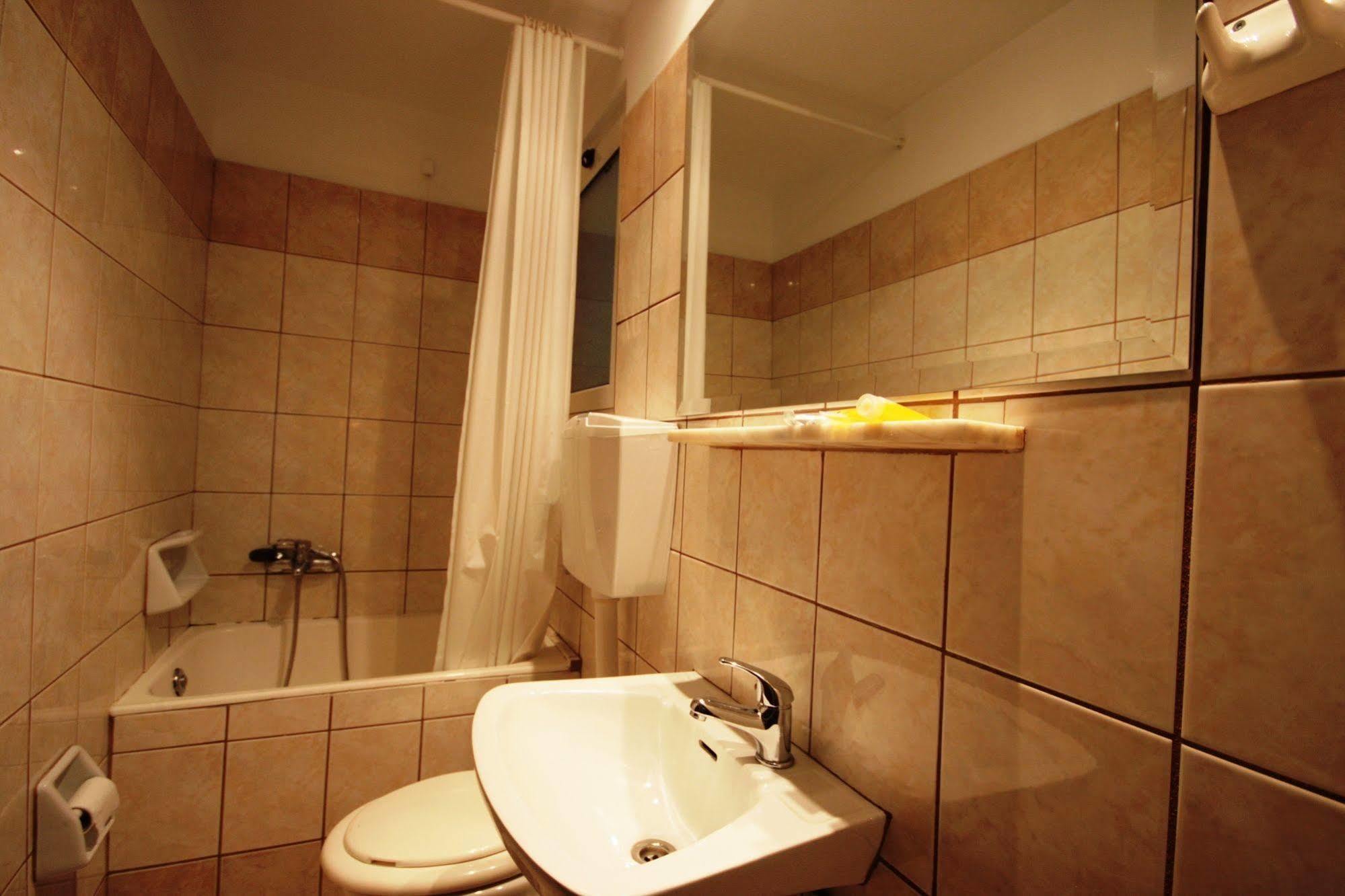אתונה Vienna Hotel מראה חיצוני תמונה